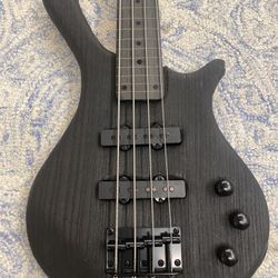 Fretless Short Scale Bass Guitar