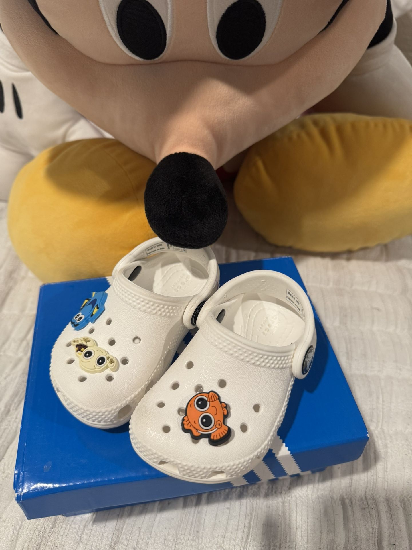 white crocs with charms