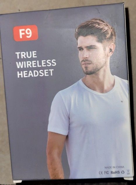  True Wireless Headset with box.. Black, withe navy blue  and bleu sky..