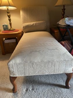 Ivory Fainting Couch Lounge