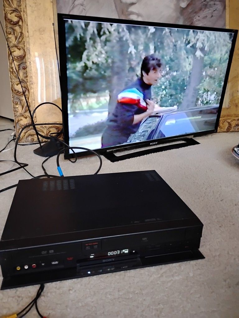 Sony RDR VX560 VHS/ DVD Combo Player Recorder VCR

Plays AND records VHS tapes and dvd's!