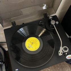 Insignia - Bluetooth Stereo Turntable