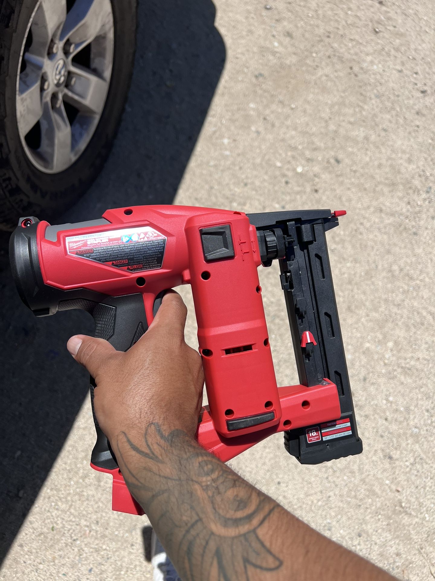 M18 FUEL 18-Volt Lithium-Ion Brushless Cordless 18-Gauge 1/4 in. Narrow Crown Stapler (Tool-Only)
