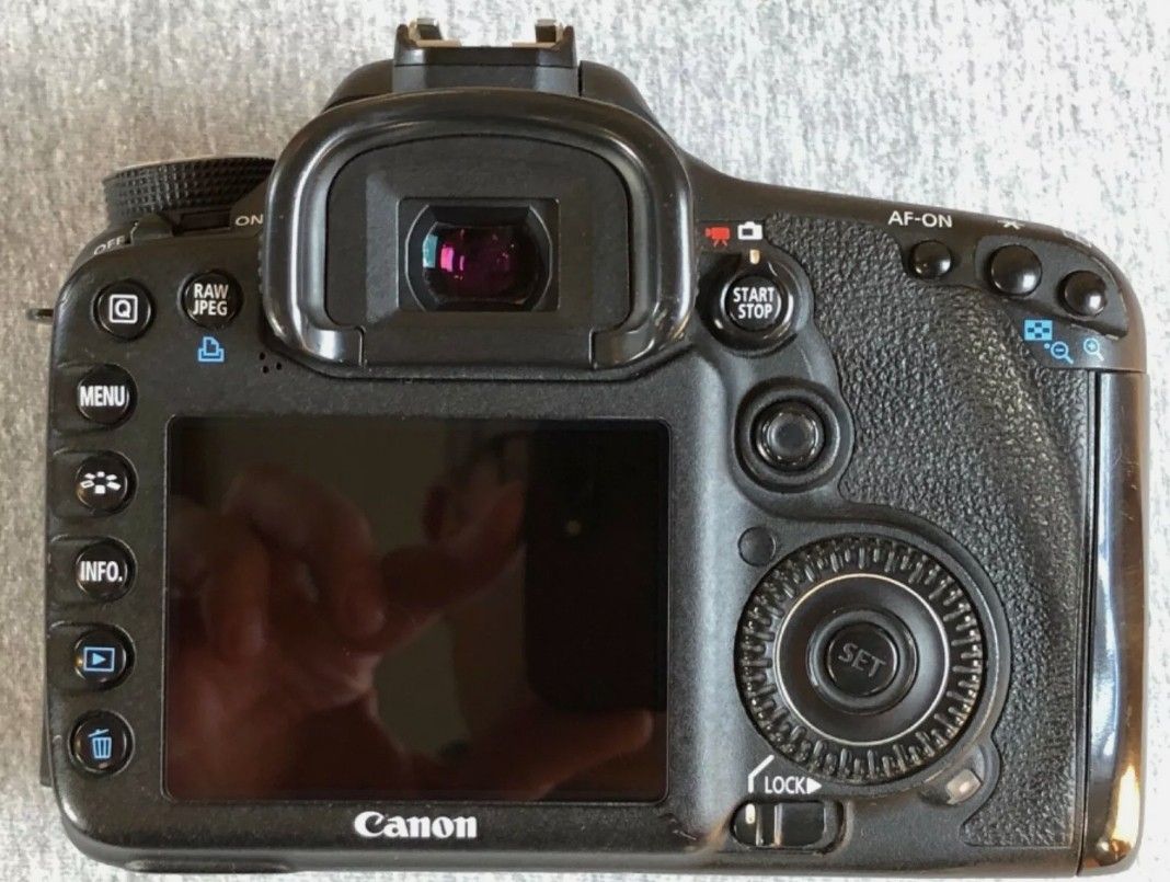 Canon EOS 7D 18.0 MP Digital SLR Camera - Black (Body Only)