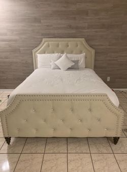 Beautiful Bed With Matress