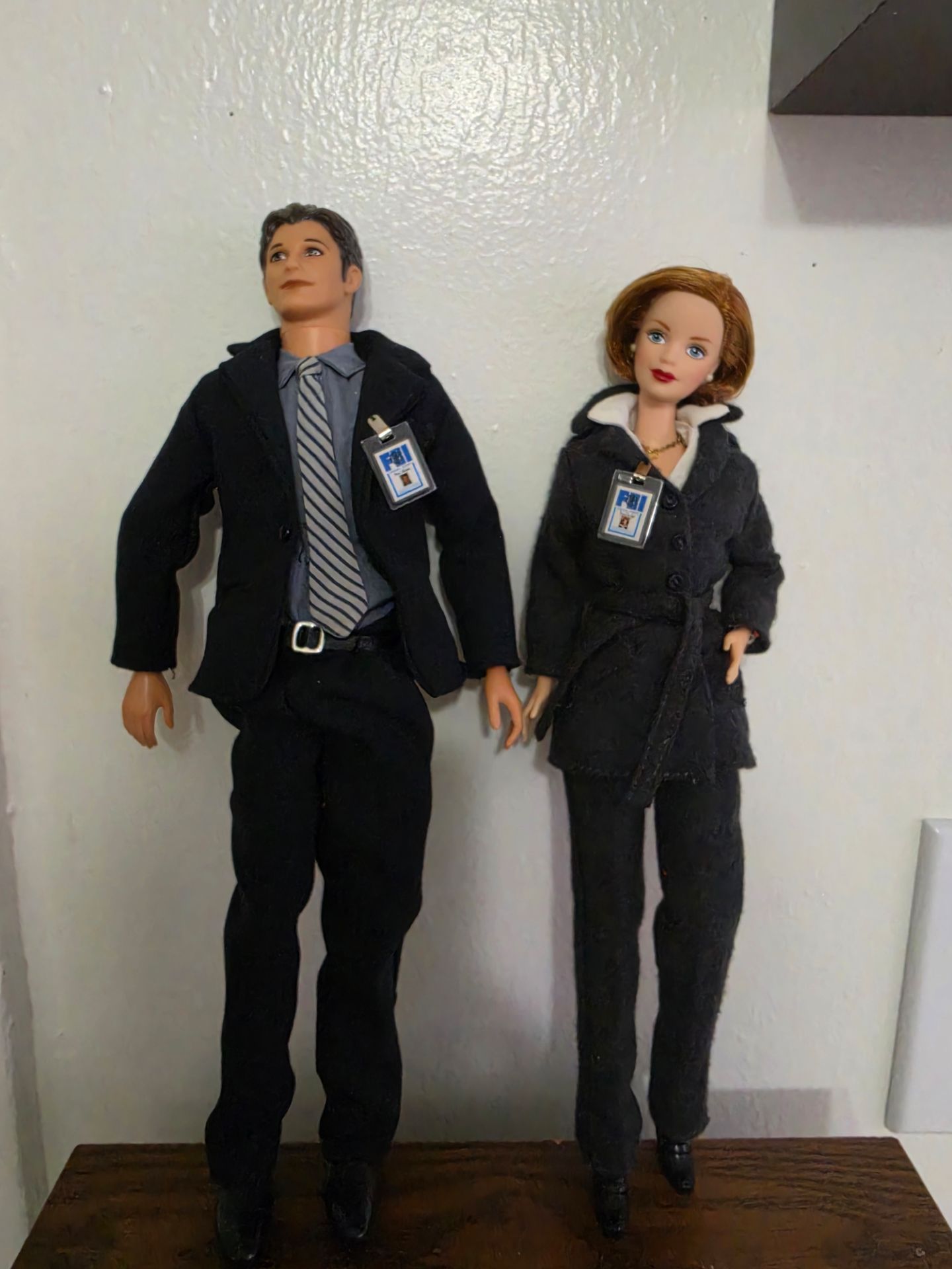 1998 THE X-FILES GIFT SET AGENTS FOX MULDER AND DANA SCULLY. OUT OF BOX TMJ