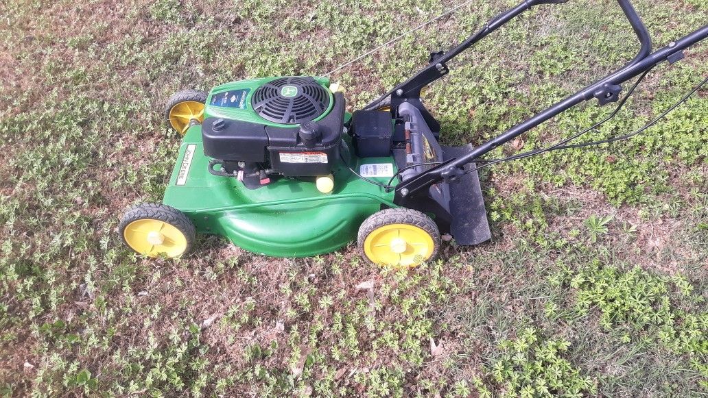 John Deere JS46 Self Propelled Lawnmower for Sale in Chesapeake, VA