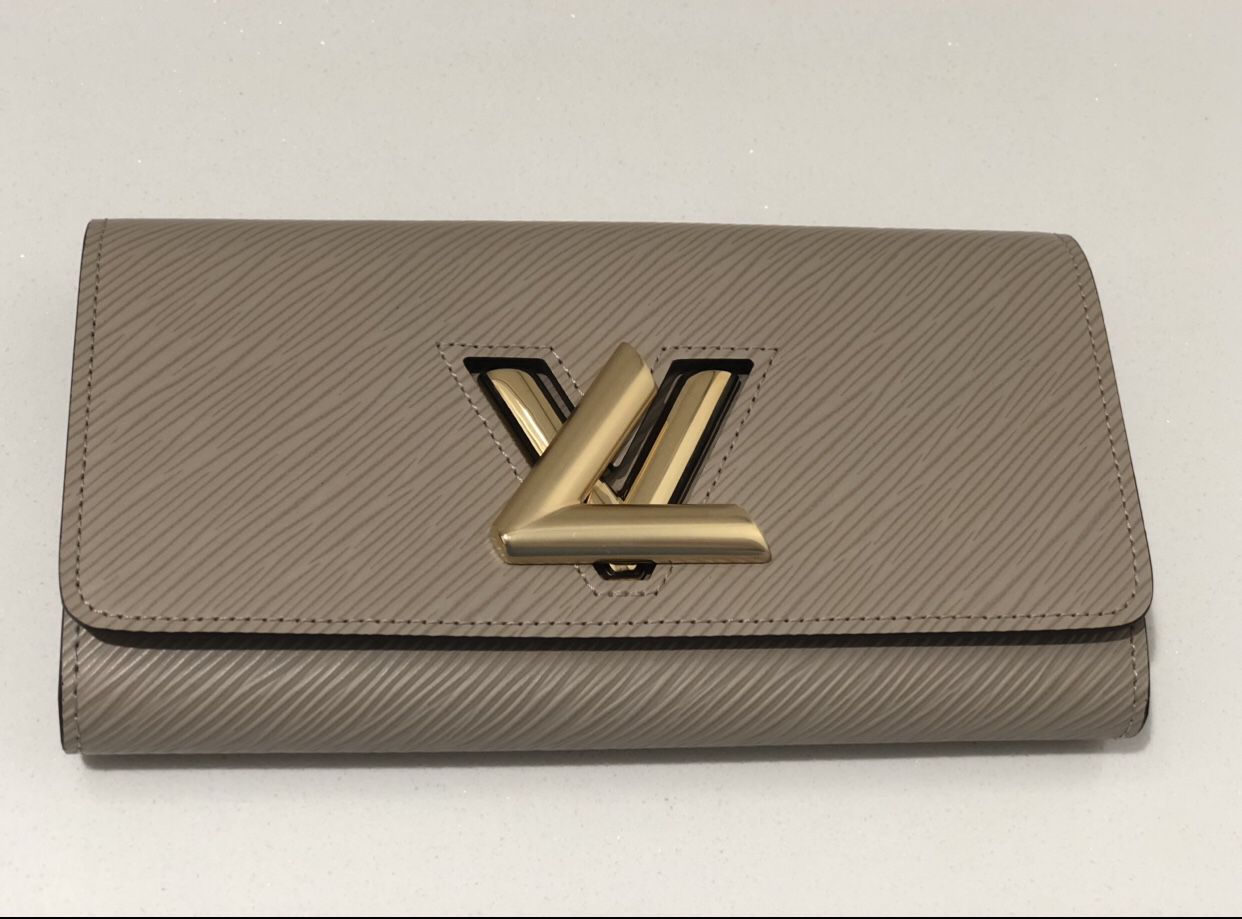 Brand New Louis Vuitton Epi leather Wallet 