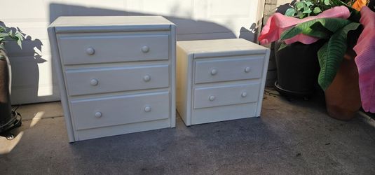 ** 2 wooden Nightstands set**( Measurements On Description)