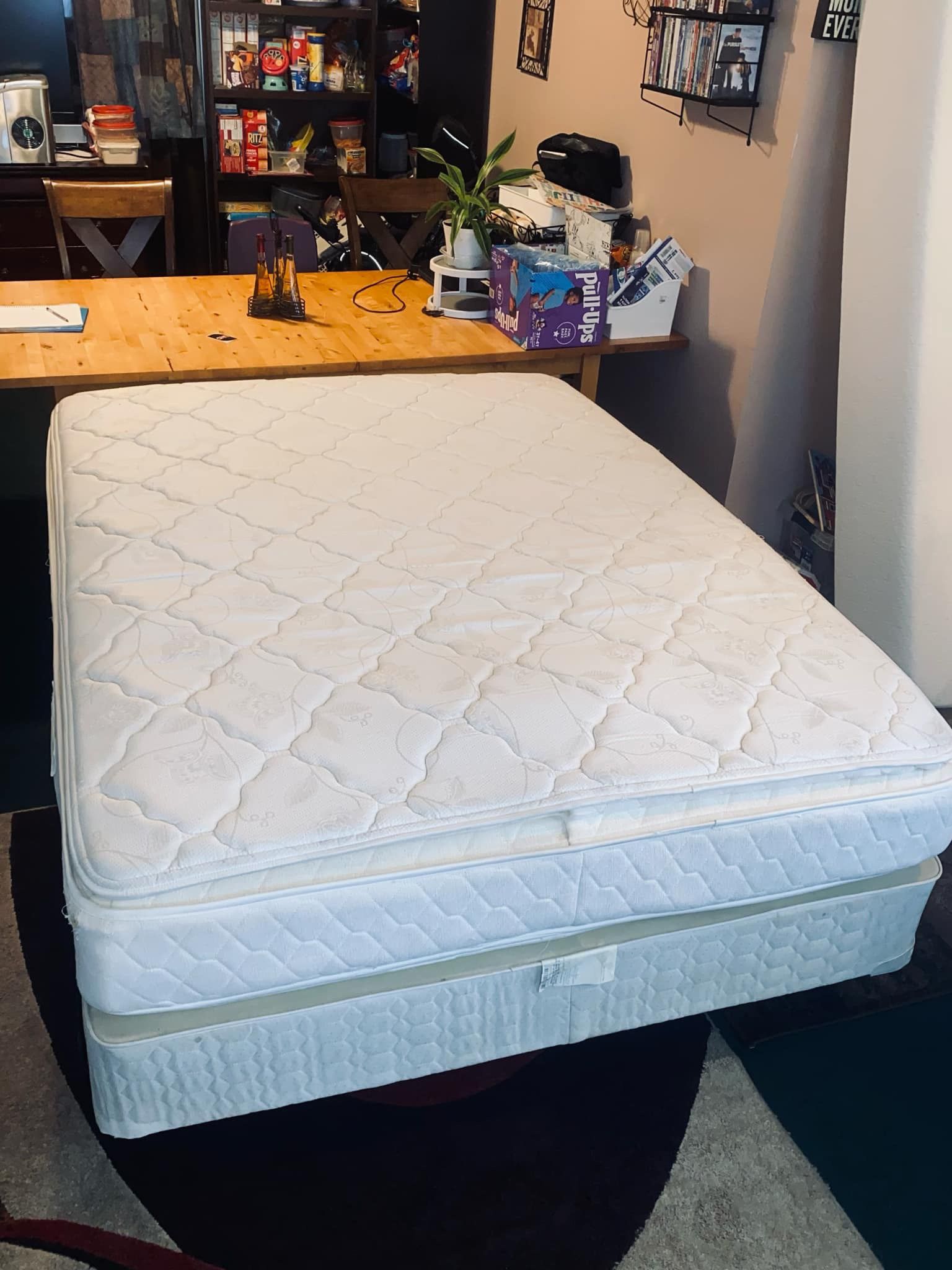 ⭐️⭐️⭐️⭐️-$345 cama queen-1 white queen mattresses/box springs (box springs choice of blue or brown as white one sold) ($345 for each of bed (mattress