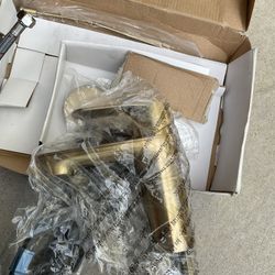 Glacier Bay Gold One Handed Lavatory Faucet 