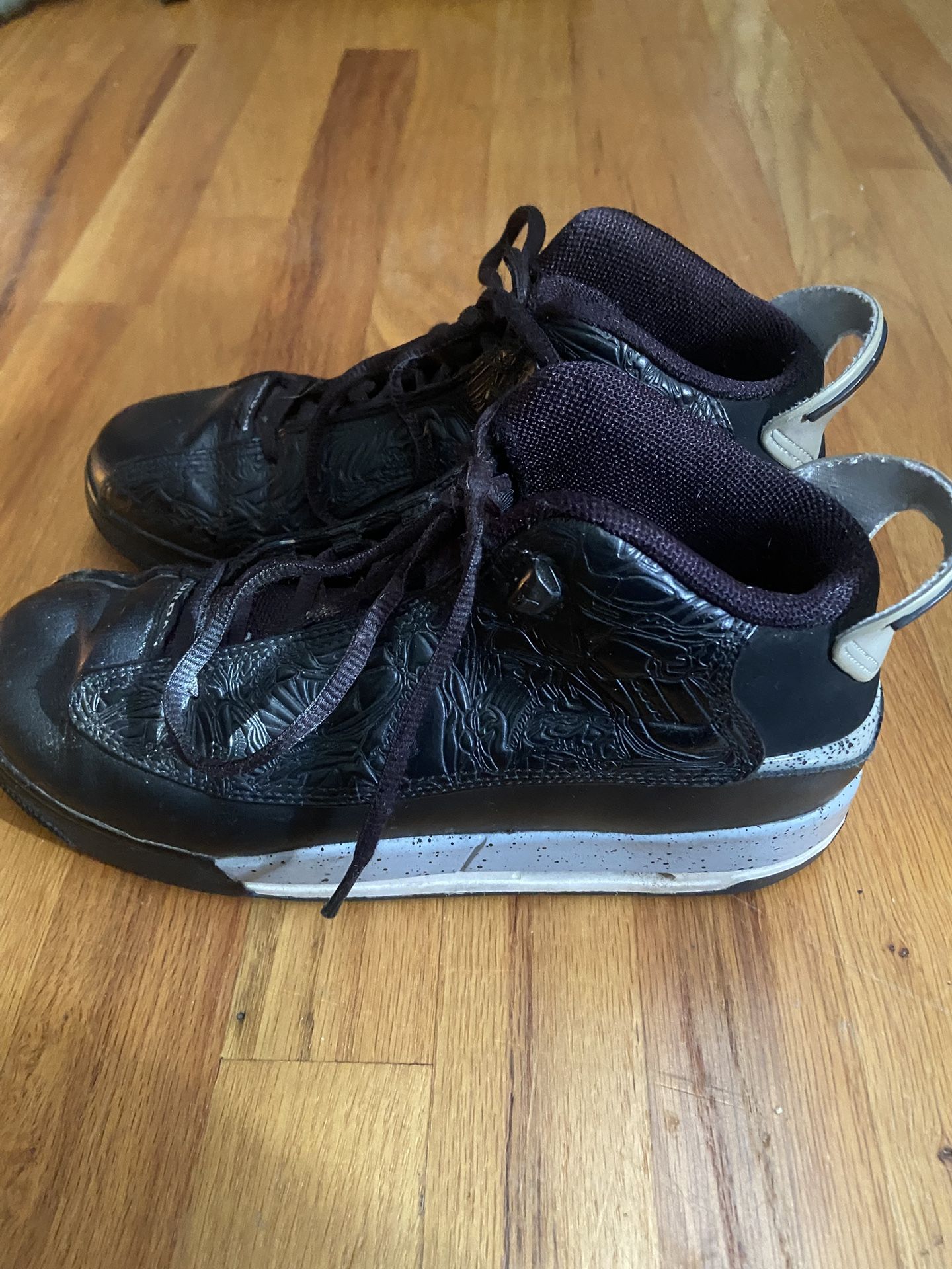 Good Condition Size 7y Jordan Dub Zero