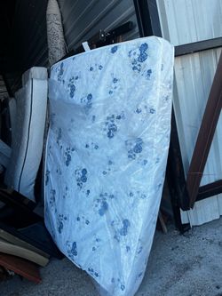 Full size mattress excellent condition