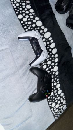 PS5 And Xbox Controllers