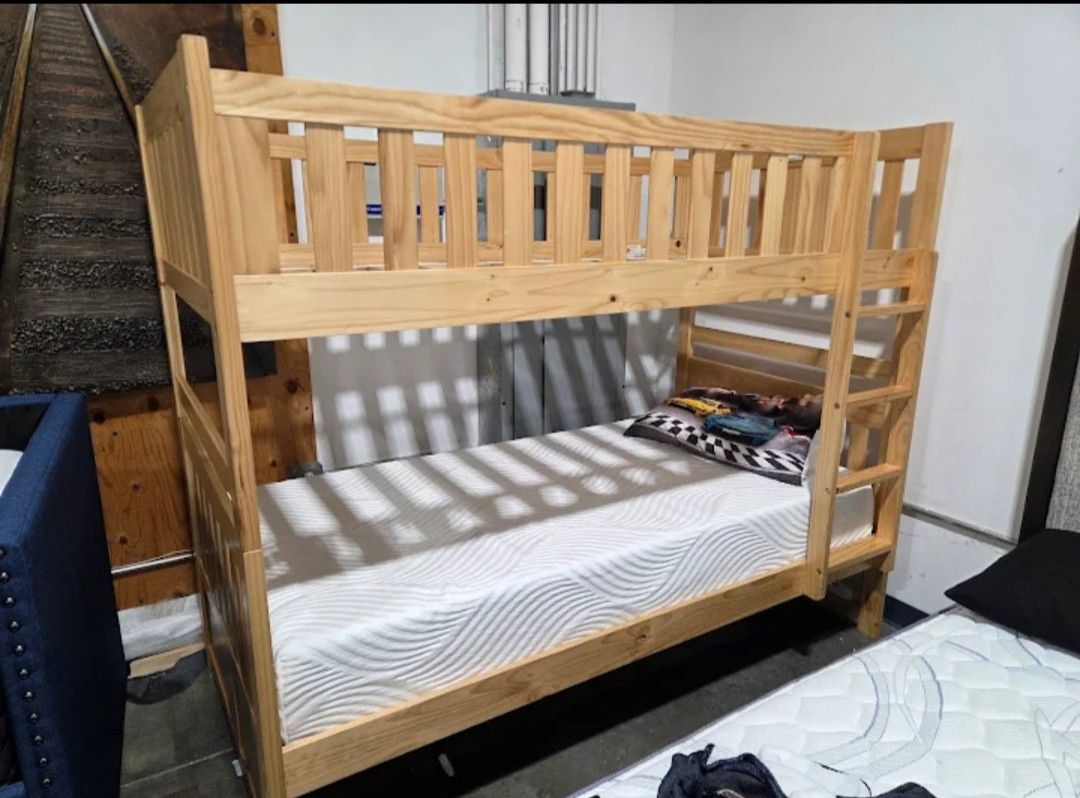 🍄Bartly Natural Pine Twin/Twin Bunk Bed With Twin Trundle
Homelegance$20 Down Payment and delivery available 