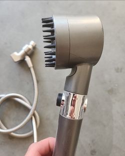 Ion filtered shower head