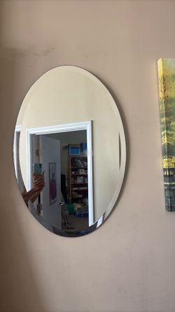 20 1/2 x 31 Oval mirror with bevel Venetian style