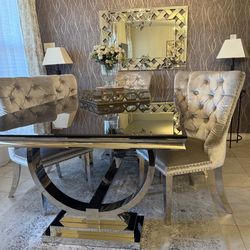 Dining Table And 6 Chairs 