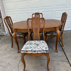Vintage Bassett Dining Set (Table + 4 Chairs)