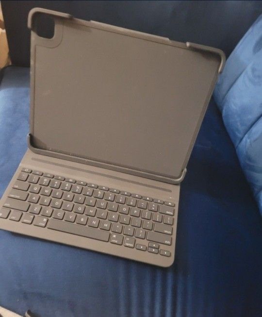 iPad 12.9" Pro Logitech Keyboard Case