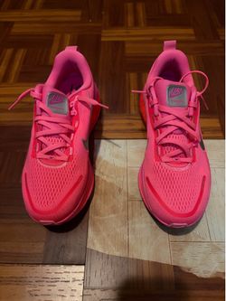 The Nike Vomero 18 size W10.5/ M9
