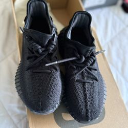 yzy 350 v2 onyx  women size 7 big kids size 5