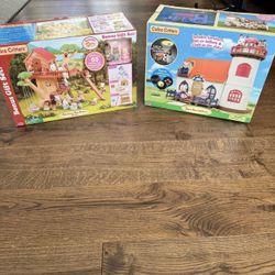 *NEW* Calico Critters Starlight Projecting Lighthouse And Adventure Tree House Set