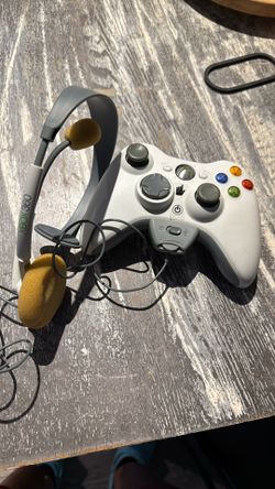 XBOX 360 Wireless Controller .With Wired Headset 