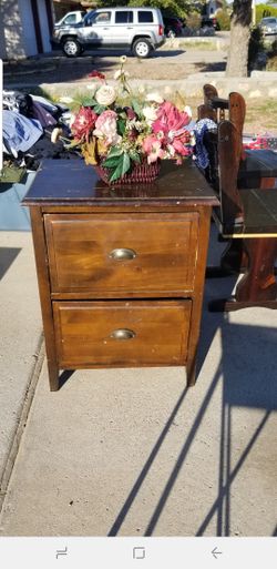 1 BEAUTIFUL VINTAGE NIGHT9 WOOD 2 DRAWERS