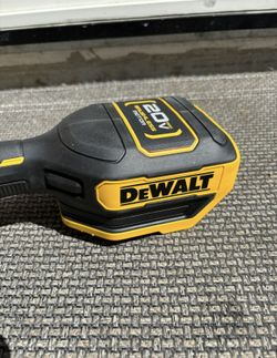 Nuevo Dewalt Weed Trimmer v20(tool Only) Precio $ 140