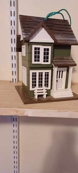 Bird house cottage
