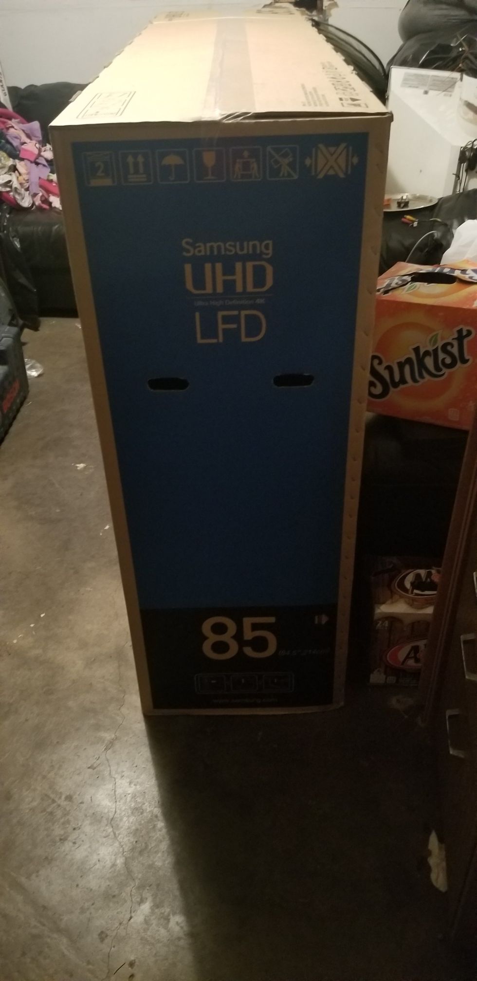 85" samsung uhd 4k tv model# QM85F commercial grade