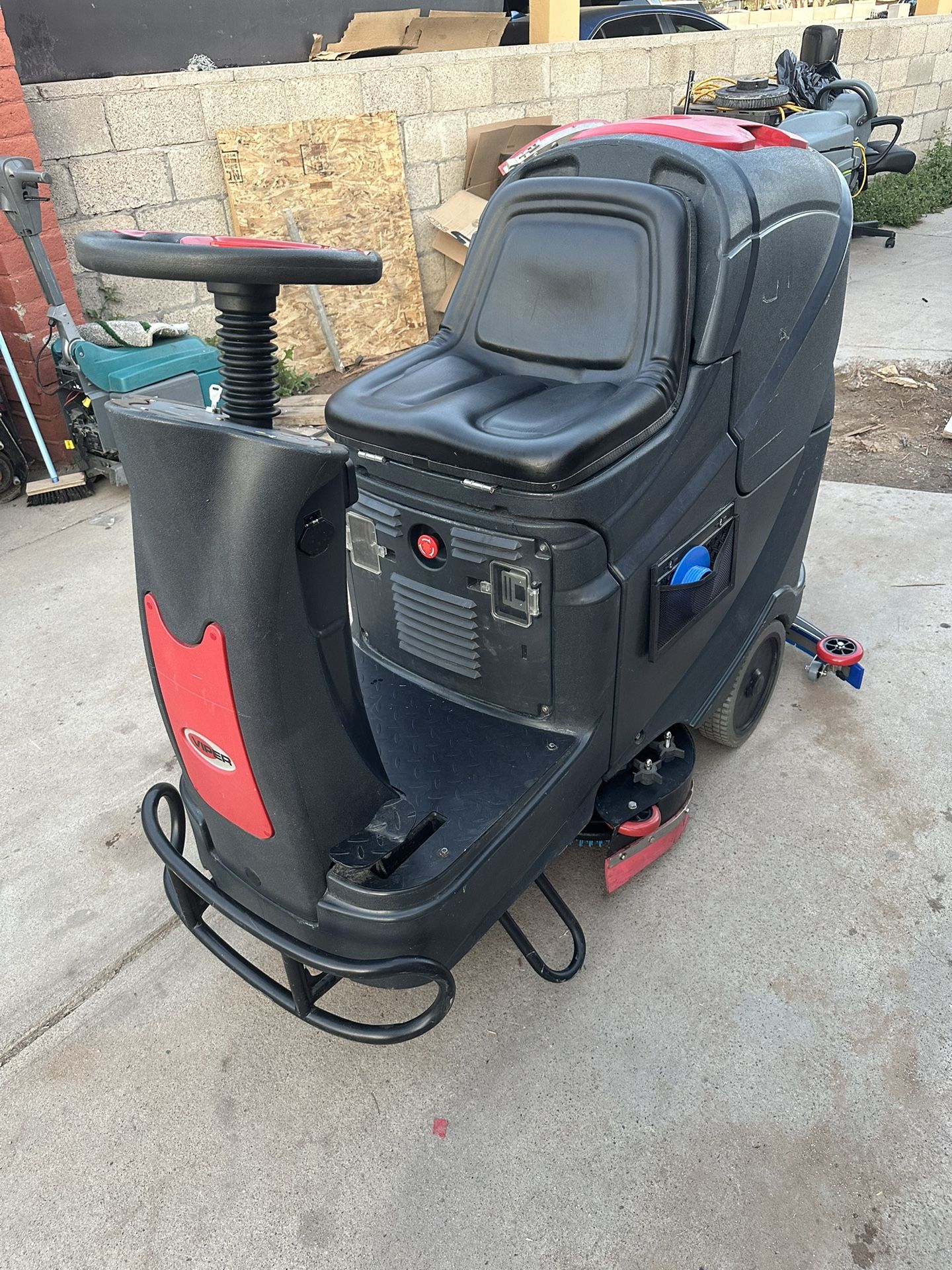 Floor Scrubbers Machines