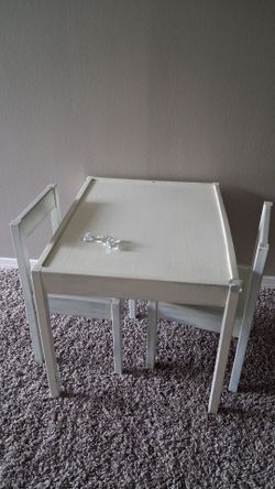Kids table and chairs