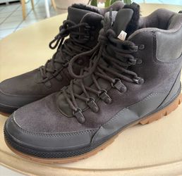 Cómodos botines de hombre número 10.5