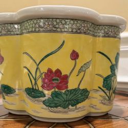 Beautiful Vintage Hand-Painted Hong Horizons Lotus Planter – Made in Hong Kong