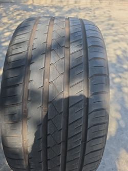 285/30R21 LIONHAT USED TIRE (1 available) $60.°° each
