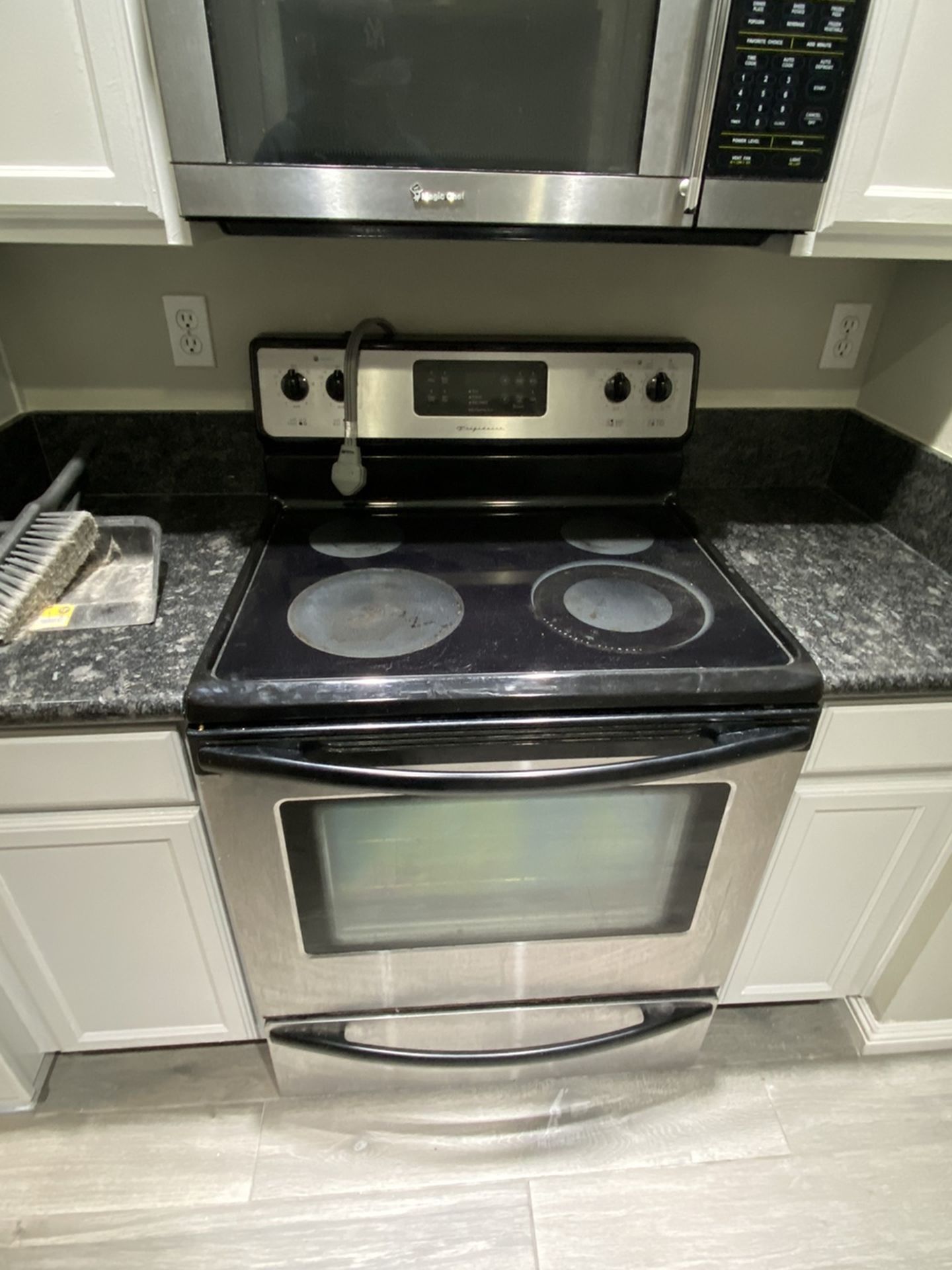 Fridgidaire Electric Stove