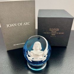Baccarat Crystal Franklin Mint Paperweight the great Leader of history queen Elizabeth I  In great condition  Comes in box with certificate of authent