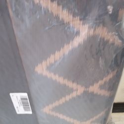 New In Pkg 8 x 10 Indoor/Outdoor Area Rug 