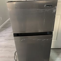 4.5 CuFt Mini Refrigerator Excellent Condition 
