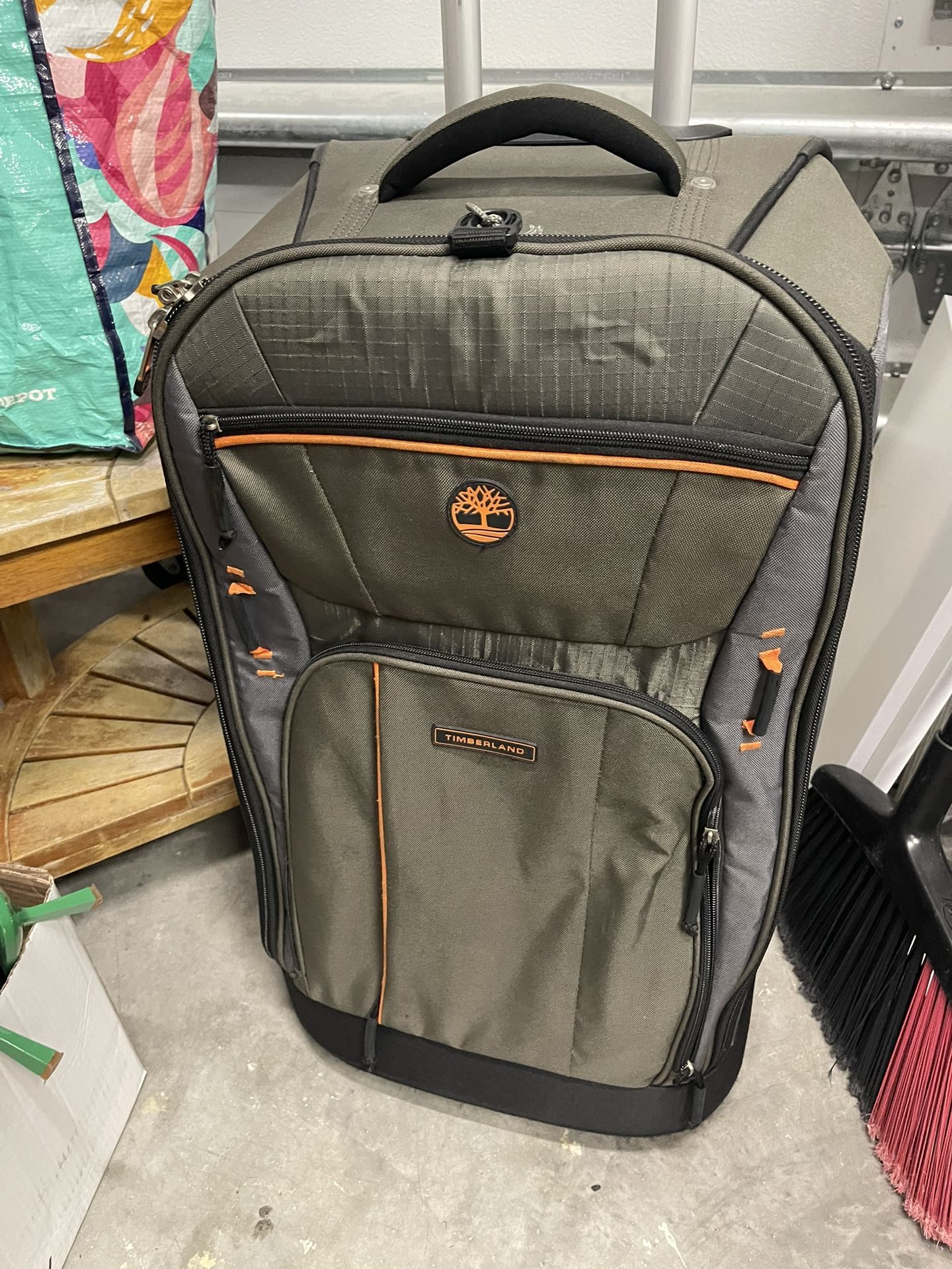 Timberland luggage 2 Wheels. Pick Up In Jupiter