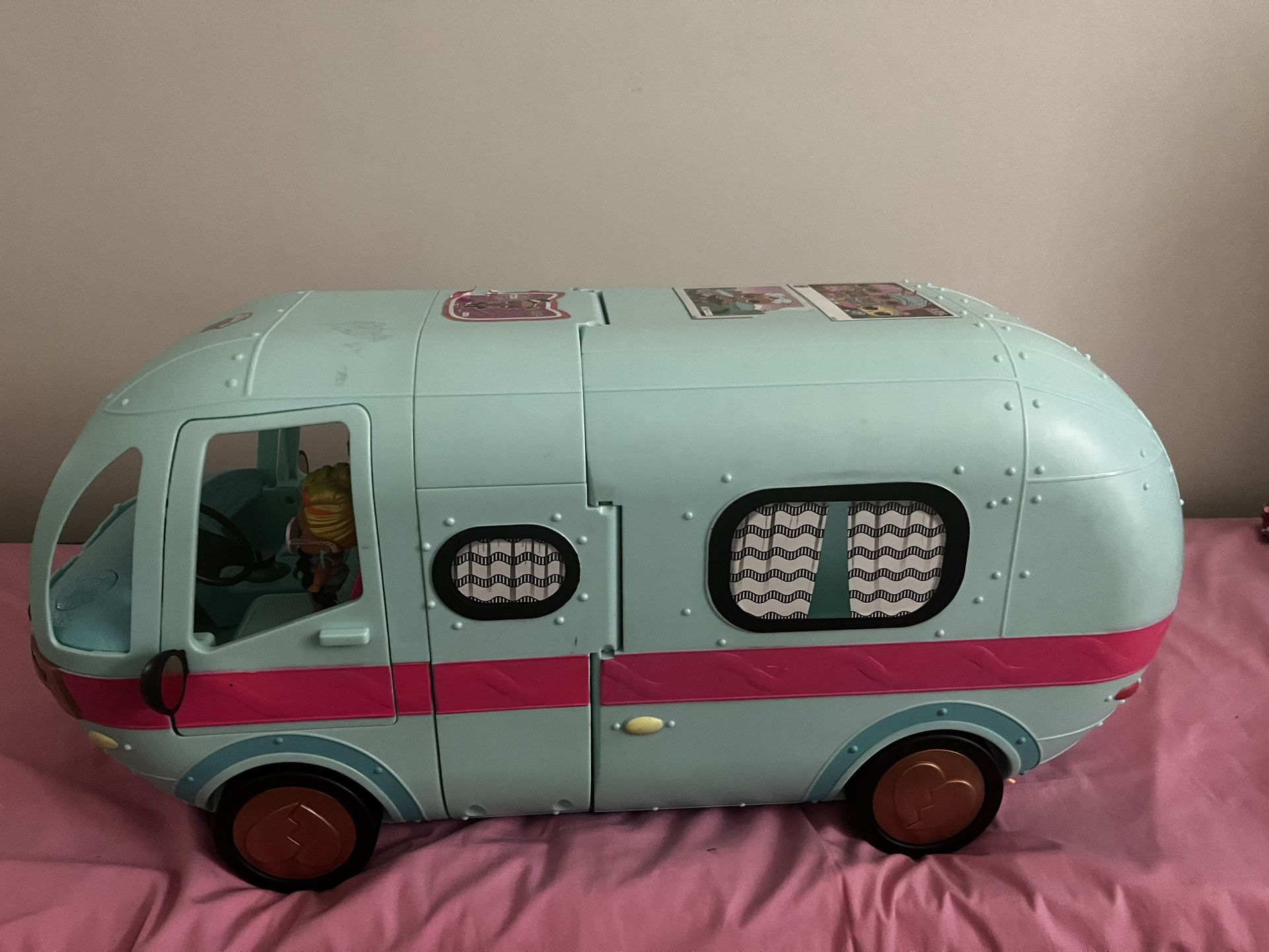 LOL SURPRISE Glam N Go Camper