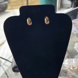 Gold tone Earring 