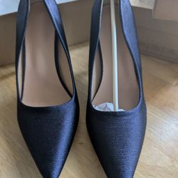 Navy Pumps