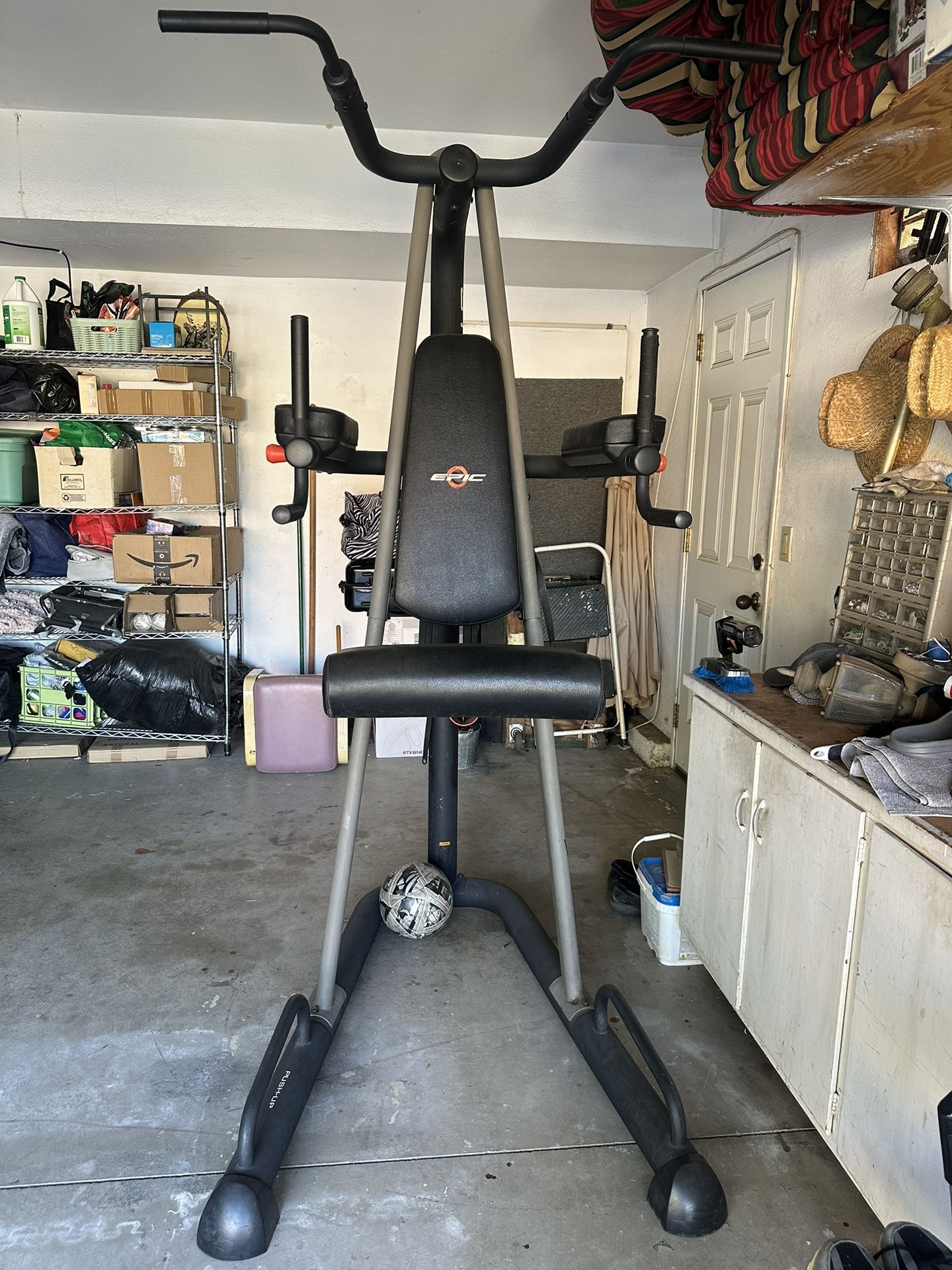 Stronghold Pull Up Machine