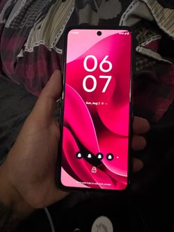 T-mobile only Motorola razr ultra 2025 512 GB  pink $800