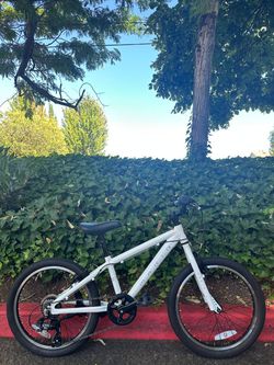 Lightweight 20” Kids’ Mountain Bike – Shimano 6-Speed