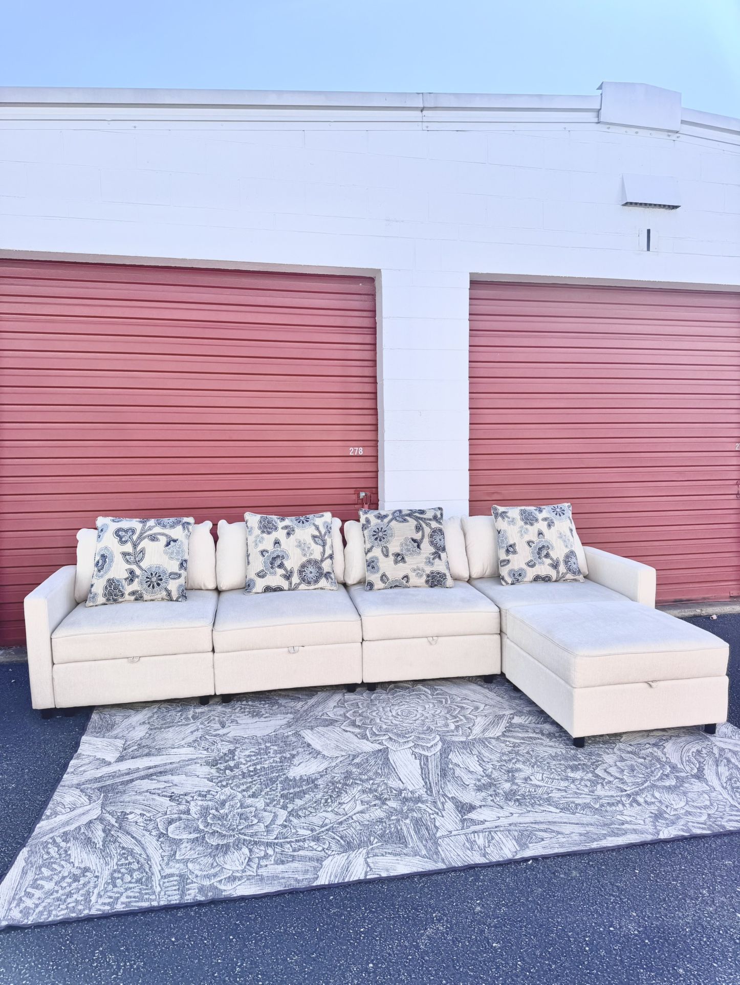 Like New 5 Piece Modular Creme Sectional Couch Sofa with Storage