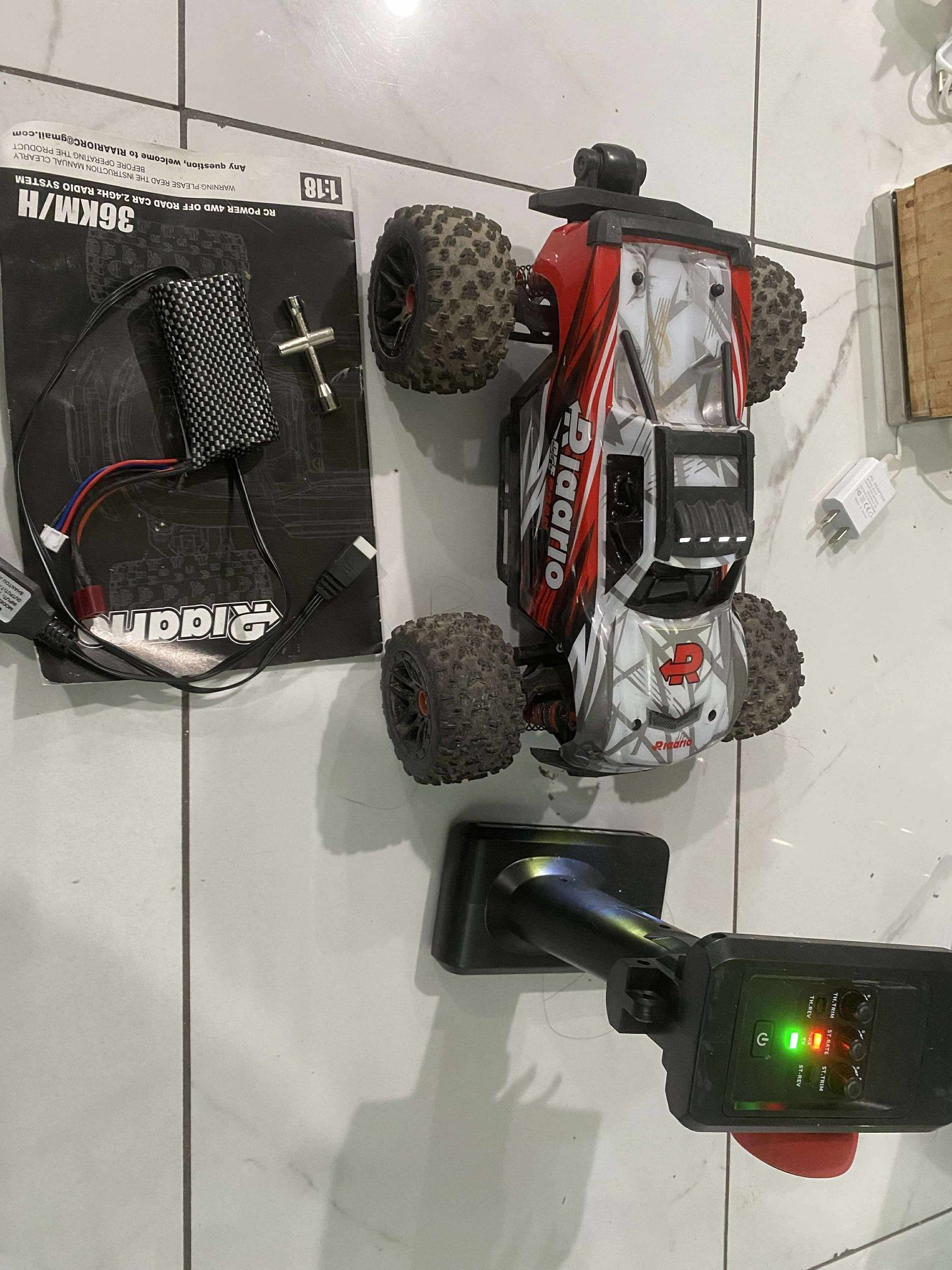 RIAARIO 1:18 Scale 4WD High Speed Remote Control Model Racing Car, Red